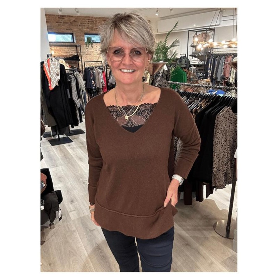 Toj Costa Mani Sweater | Birgitte Strik V-Neck - Brown