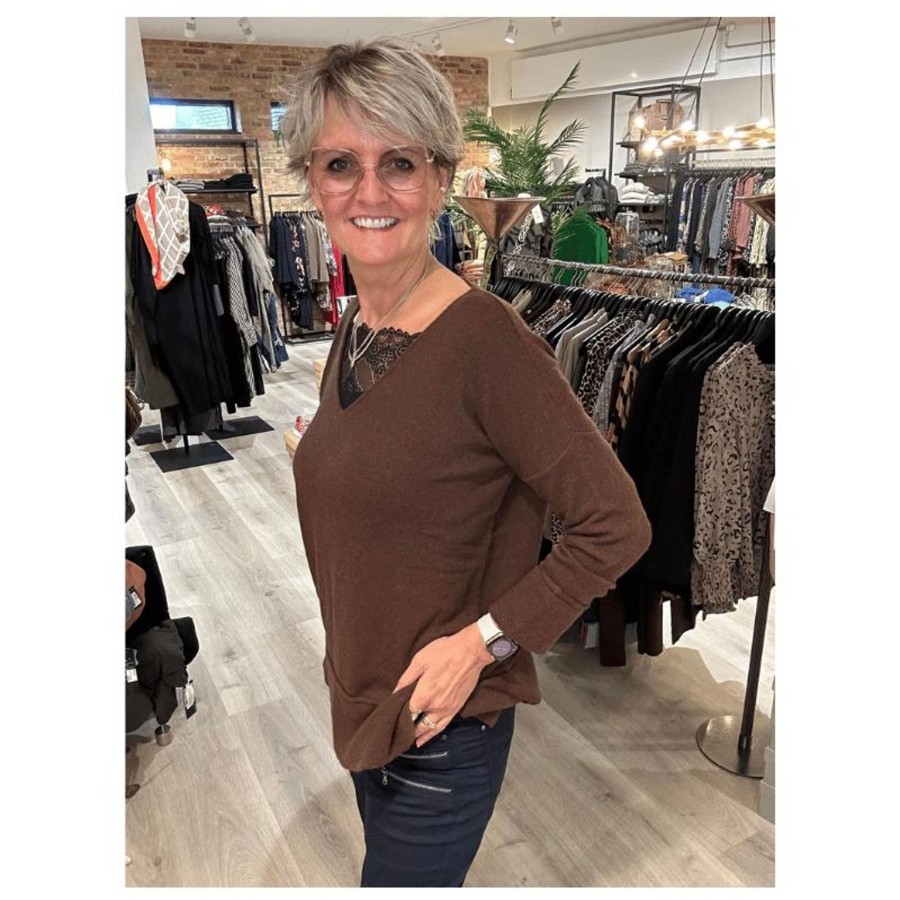 Toj Costa Mani Sweater | Birgitte Strik V-Neck - Brown